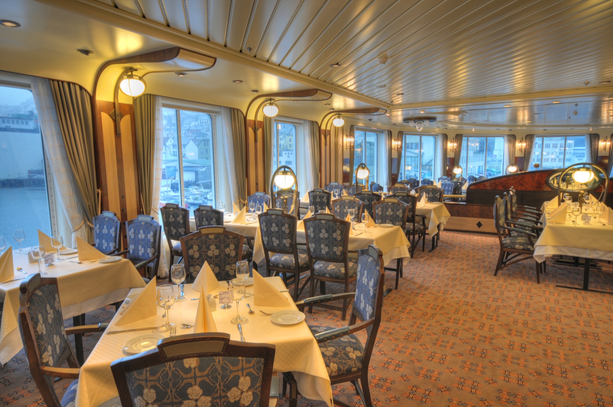 Hurtigruten Cruise Lines MS Finnmarken Interior Restaurant 3.jpg